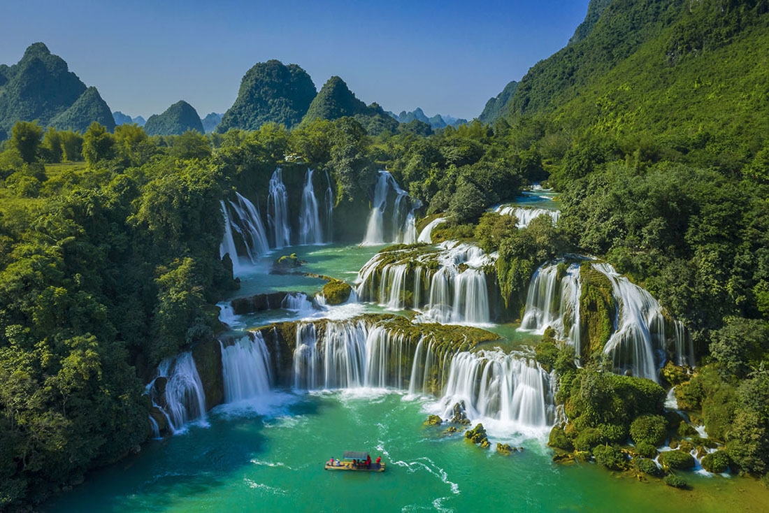 Ban Gioc is the world's fourth-largest waterfall among those on the border between Vietnam and China