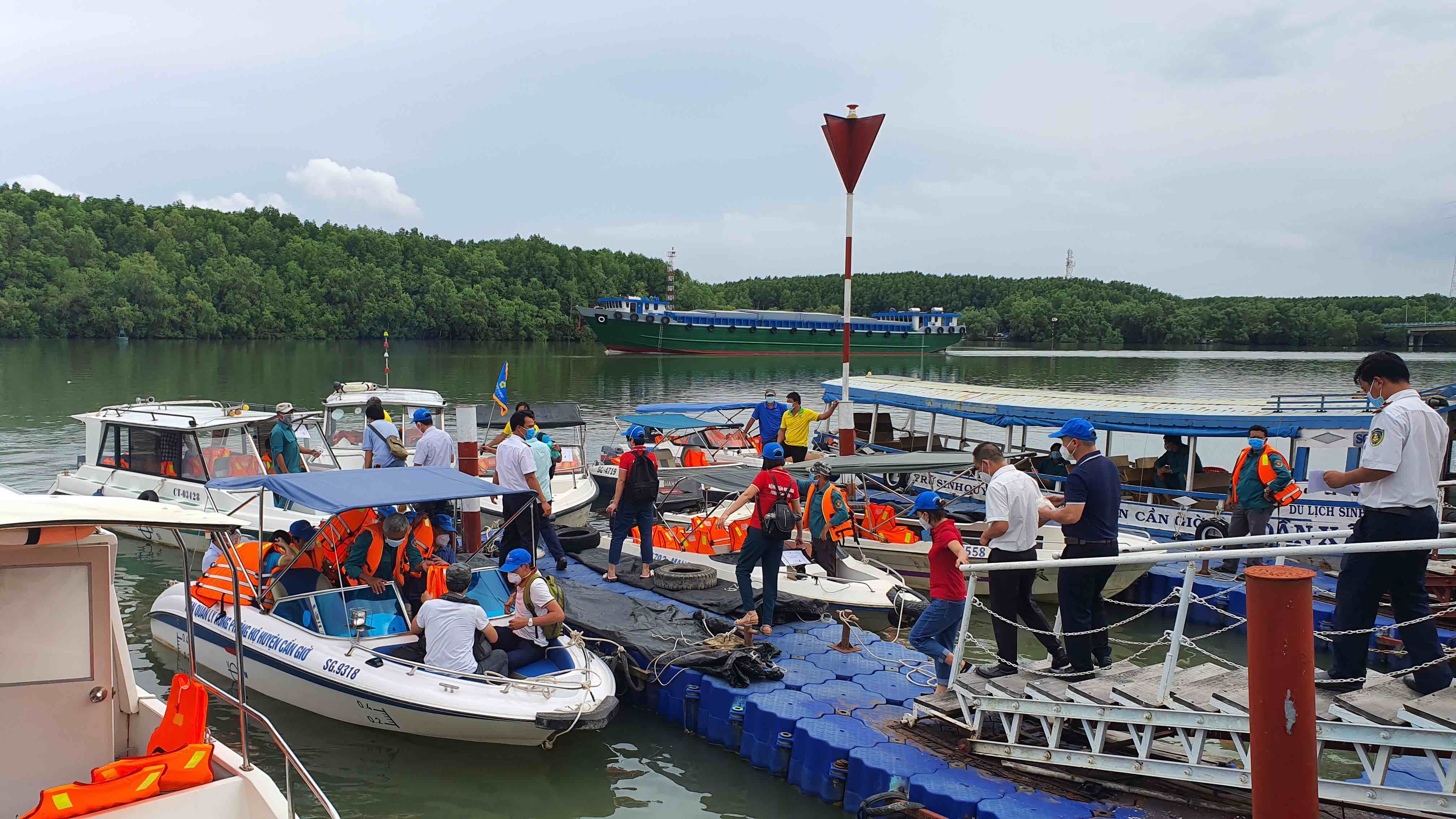 SAIGONTOURIST GROUP TIẾP TỤC TÀI TRỢ, TỔ CHỨC 8 TOUR TRI ÂN CẦN GIỜ, CỦ CHI CHO HÀNG NGÀN Y BÁC SĨ LỰC LƯỢNG TUYẾN ĐẦU CHỐNG DỊCH